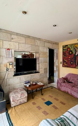Casa para alugar com 240m², 6 quartos e 3 vagas Casa para alugar com 240m², 6 quartos e 3 vagasSala