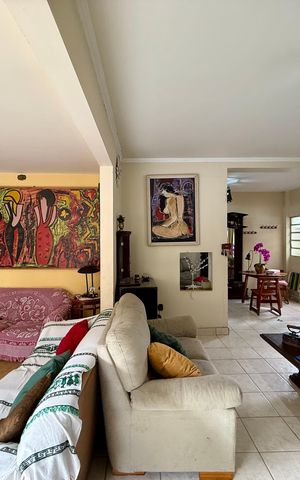 Casa para alugar com 240m², 6 quartos e 3 vagas Casa para alugar com 240m², 6 quartos e 3 vagasSala