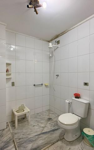 Casa para alugar com 240m², 6 quartos e 3 vagas Casa para alugar com 240m², 6 quartos e 3 vagasBanheiro Térreo