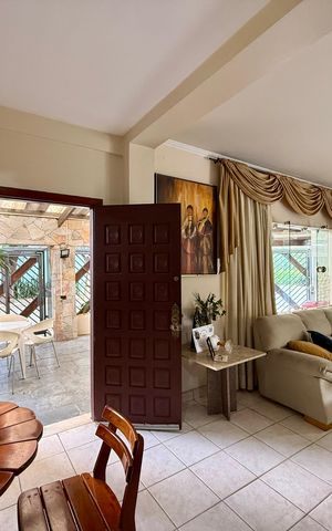 Casa para alugar com 240m², 6 quartos e 3 vagas Casa para alugar com 240m², 6 quartos e 3 vagasSala