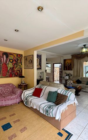Casa para alugar com 240m², 6 quartos e 3 vagas Casa para alugar com 240m², 6 quartos e 3 vagasSala