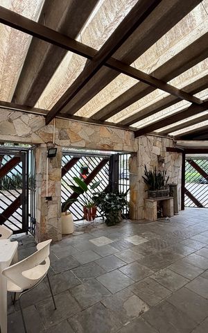 Casa para alugar com 240m², 6 quartos e 3 vagas Casa para alugar com 240m², 6 quartos e 3 vagasGaragem