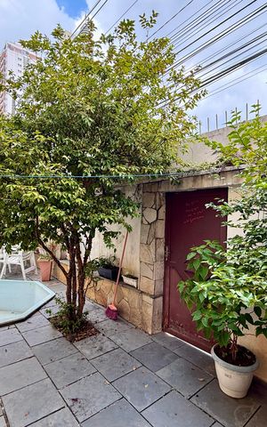 Casa para alugar com 240m², 6 quartos e 3 vagas Casa para alugar com 240m², 6 quartos e 3 vagasQuintal
