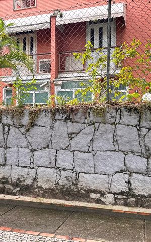 Casa de condomínio à venda com 220m², 3 quartos e 2 vagas Casa de condomínio à venda com 220m², 3 quartos e 2 vagasPlaquinha Quinto Andar