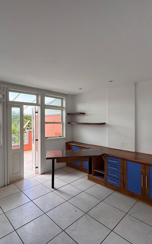 Casa de condomínio à venda com 220m², 3 quartos e 2 vagas Casa de condomínio à venda com 220m², 3 quartos e 2 vagasSuíte 2
