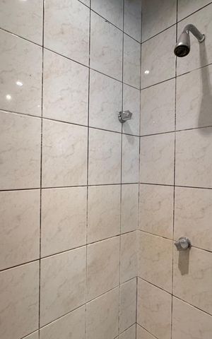 Casa de condomínio à venda com 220m², 3 quartos e 2 vagas Casa de condomínio à venda com 220m², 3 quartos e 2 vagasSuíte 3 - Banheiro