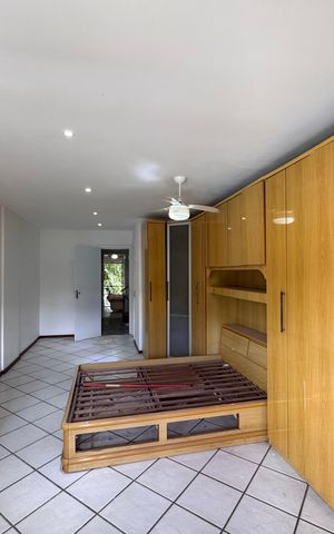 Casa de condomínio à venda com 220m², 3 quartos e 2 vagas Casa de condomínio à venda com 220m², 3 quartos e 2 vagasSuíte 1
