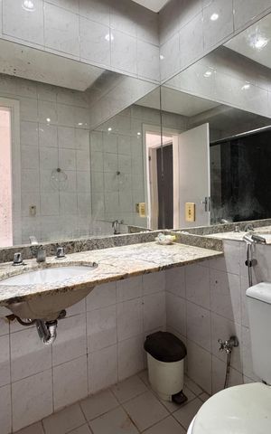 Casa de condomínio à venda com 220m², 3 quartos e 2 vagas Casa de condomínio à venda com 220m², 3 quartos e 2 vagasSuíte 1 - Banheiro