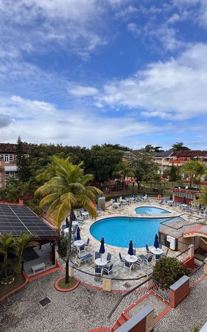 Casa de condomínio à venda com 220m², 3 quartos e 2 vagas Casa de condomínio à venda com 220m², 3 quartos e 2 vagasSuíte 2 - Varanda