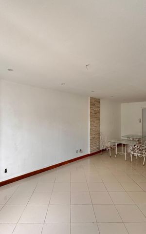 Casa de condomínio à venda com 220m², 3 quartos e 2 vagas Casa de condomínio à venda com 220m², 3 quartos e 2 vagasSala