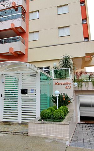 Apartamento à venda com 101m², 3 quartos e 3 vagasFachada e portaria