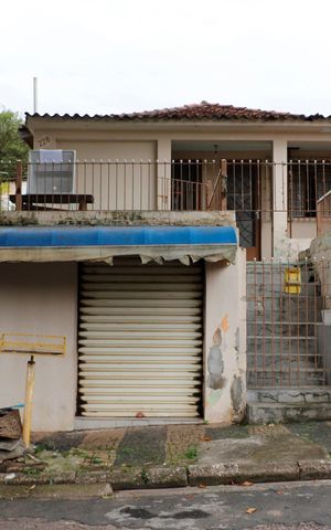 Casa para alugar com 200m², 4 quartos e 3 vagasFachada