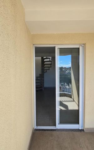 Apartamento para alugar com 110m², 3 quartos e 1 vaga Apartamento para alugar com 110m², 3 quartos e 1 vagaVaranda da Sala 01