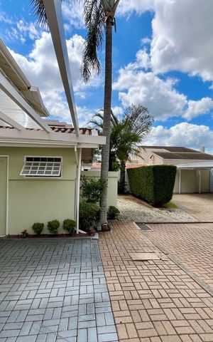 Casa de condomínio à venda com 95m², 3 quartos e 2 vagas Casa de condomínio à venda com 95m², 3 quartos e 2 vagasFachada da casa