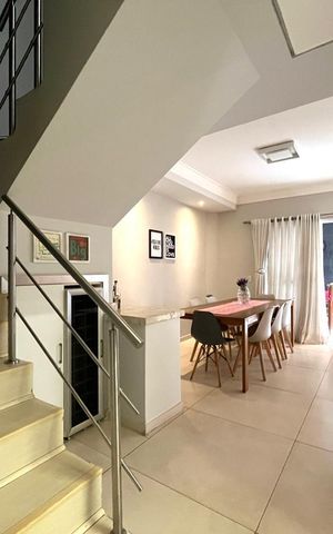 Casa de condomínio à venda com 95m², 3 quartos e 2 vagas Casa de condomínio à venda com 95m², 3 quartos e 2 vagasSala
