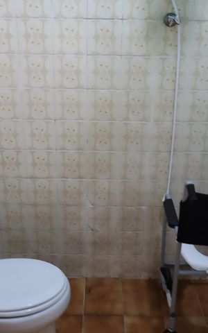 Casa à venda com 234m², 2 quartos e 7 vagasBanheiro de serviço