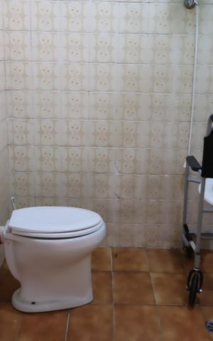 Casa à venda com 234m², 2 quartos e 7 vagasBanheiro de serviço