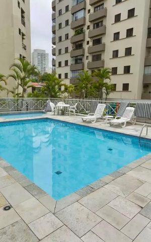 Apartamento à venda com 101m², 4 quartos e 3 vagas Apartamento à venda com 101m², 4 quartos e 3 vagasÁrea comum - Piscina