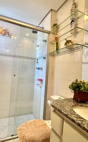 Apartamento à venda com 101m², 4 quartos e 3 vagas Apartamento à venda com 101m², 4 quartos e 3 vagasBanheiro Corredor