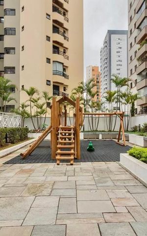 Apartamento à venda com 101m², 4 quartos e 3 vagas Apartamento à venda com 101m², 4 quartos e 3 vagasÁrea comum - Playground