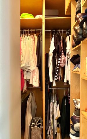 Apartamento à venda com 101m², 4 quartos e 3 vagas Apartamento à venda com 101m², 4 quartos e 3 vagasCloset da Suíte