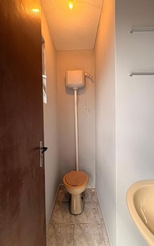 Casa à venda com 191m², 3 quartos e 2 vagas Casa à venda com 191m², 3 quartos e 2 vagasBanheiro de serviço