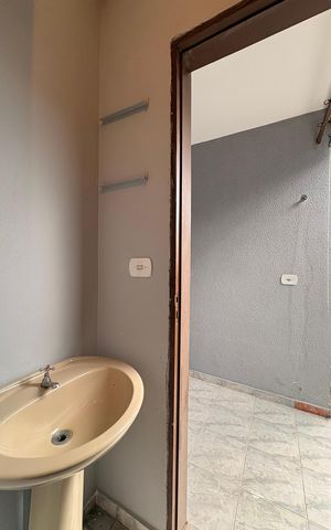 Casa à venda com 191m², 3 quartos e 2 vagas Casa à venda com 191m², 3 quartos e 2 vagasBanheiro de serviço