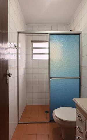 Casa à venda com 191m², 3 quartos e 2 vagas Casa à venda com 191m², 3 quartos e 2 vagasBanheiro social
