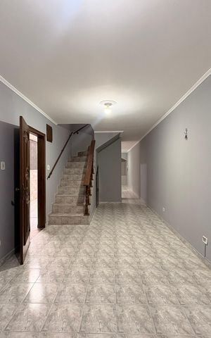 Casa à venda com 191m², 3 quartos e 2 vagas Casa à venda com 191m², 3 quartos e 2 vagasSala