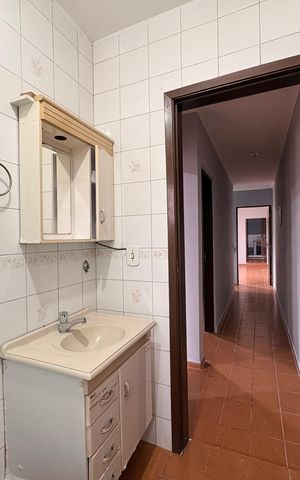 Casa à venda com 191m², 3 quartos e 2 vagas Casa à venda com 191m², 3 quartos e 2 vagasBanheiro social