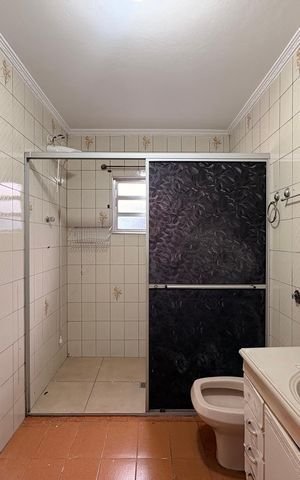 Casa à venda com 191m², 3 quartos e 2 vagas Casa à venda com 191m², 3 quartos e 2 vagasBanheiro da Suíte