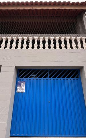 Casa à venda com 191m², 3 quartos e 2 vagas Casa à venda com 191m², 3 quartos e 2 vagasFachada