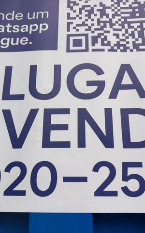 Casa à venda com 191m², 3 quartos e 2 vagas Casa à venda com 191m², 3 quartos e 2 vagasPlaca