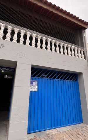 Casa à venda com 191m², 3 quartos e 2 vagas Casa à venda com 191m², 3 quartos e 2 vagasFachada