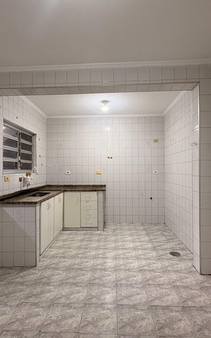 Casa à venda com 191m², 3 quartos e 2 vagas Casa à venda com 191m², 3 quartos e 2 vagasCozinha