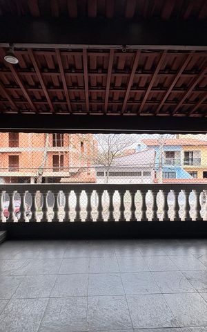 Casa à venda com 191m², 3 quartos e 2 vagas Casa à venda com 191m², 3 quartos e 2 vagasVaranda da sala