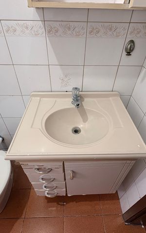 Casa à venda com 191m², 3 quartos e 2 vagas Casa à venda com 191m², 3 quartos e 2 vagasBanheiro social