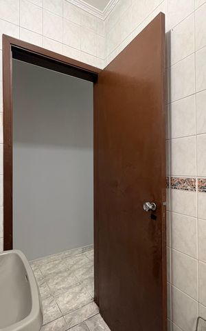 Casa à venda com 191m², 3 quartos e 2 vagas Casa à venda com 191m², 3 quartos e 2 vagasLavabo