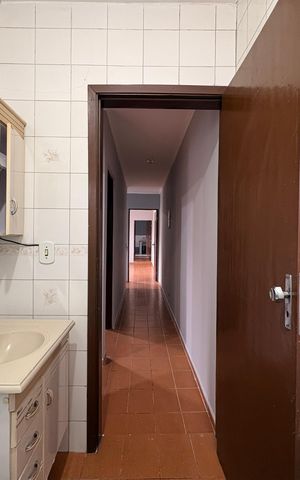Casa à venda com 191m², 3 quartos e 2 vagas Casa à venda com 191m², 3 quartos e 2 vagasBanheiro social