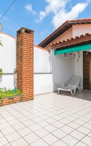 Casa à venda com 122m², 2 quartos e 2 vagas Casa à venda com 122m², 2 quartos e 2 vagasÁrea externa