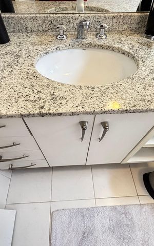 Apartamento para alugar com 81m², 2 quartos e 2 vagas Apartamento para alugar com 81m², 2 quartos e 2 vagasBanheiro da Suíte