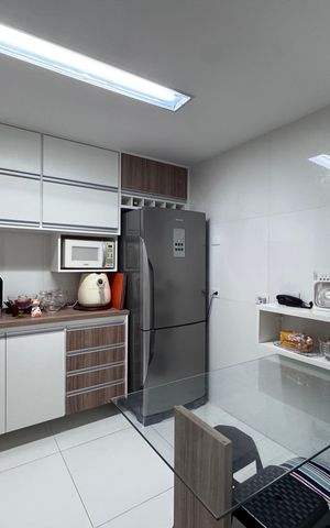 Apartamento à venda com 186m², 4 quartos e 2 vagas Apartamento à venda com 186m², 4 quartos e 2 vagasCozinha e Área de Serviço
