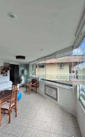 Apartamento à venda com 186m², 4 quartos e 2 vagas Apartamento à venda com 186m², 4 quartos e 2 vagasVaranda