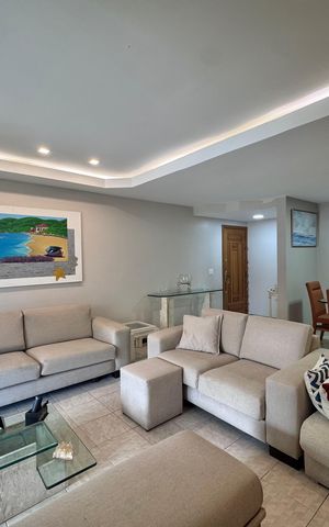 Apartamento à venda com 186m², 4 quartos e 2 vagas Apartamento à venda com 186m², 4 quartos e 2 vagasSala
