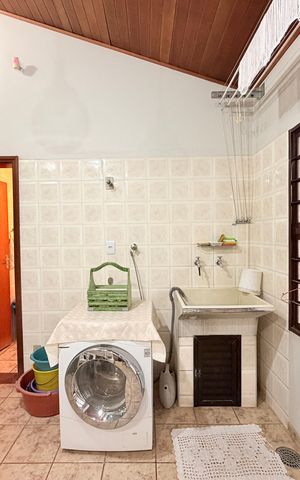 Casa à venda com 237m², 3 quartos e 4 vagasÁrea de Serviço