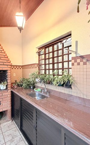 Casa à venda com 237m², 3 quartos e 4 vagasChurrasqueira