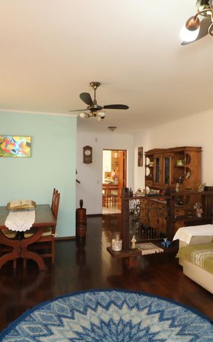 Casa à venda com 190m², 3 quartos e 3 vagasSala