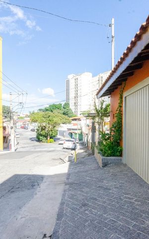 Casa à venda com 150m², 2 quartos e 1 vaga Casa à venda com 150m², 2 quartos e 1 vagaFachada