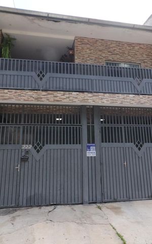 Casa à venda com 225m², 4 quartos e 2 vagasFachada