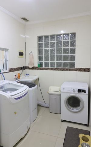 Casa à venda com 225m², 4 quartos e 2 vagasÁrea de Serviço 1